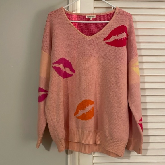 Sweater with lips detail - Picture 1 of 1